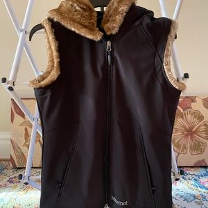 Marmot Vest  black brown faux fur warm cute clean classic